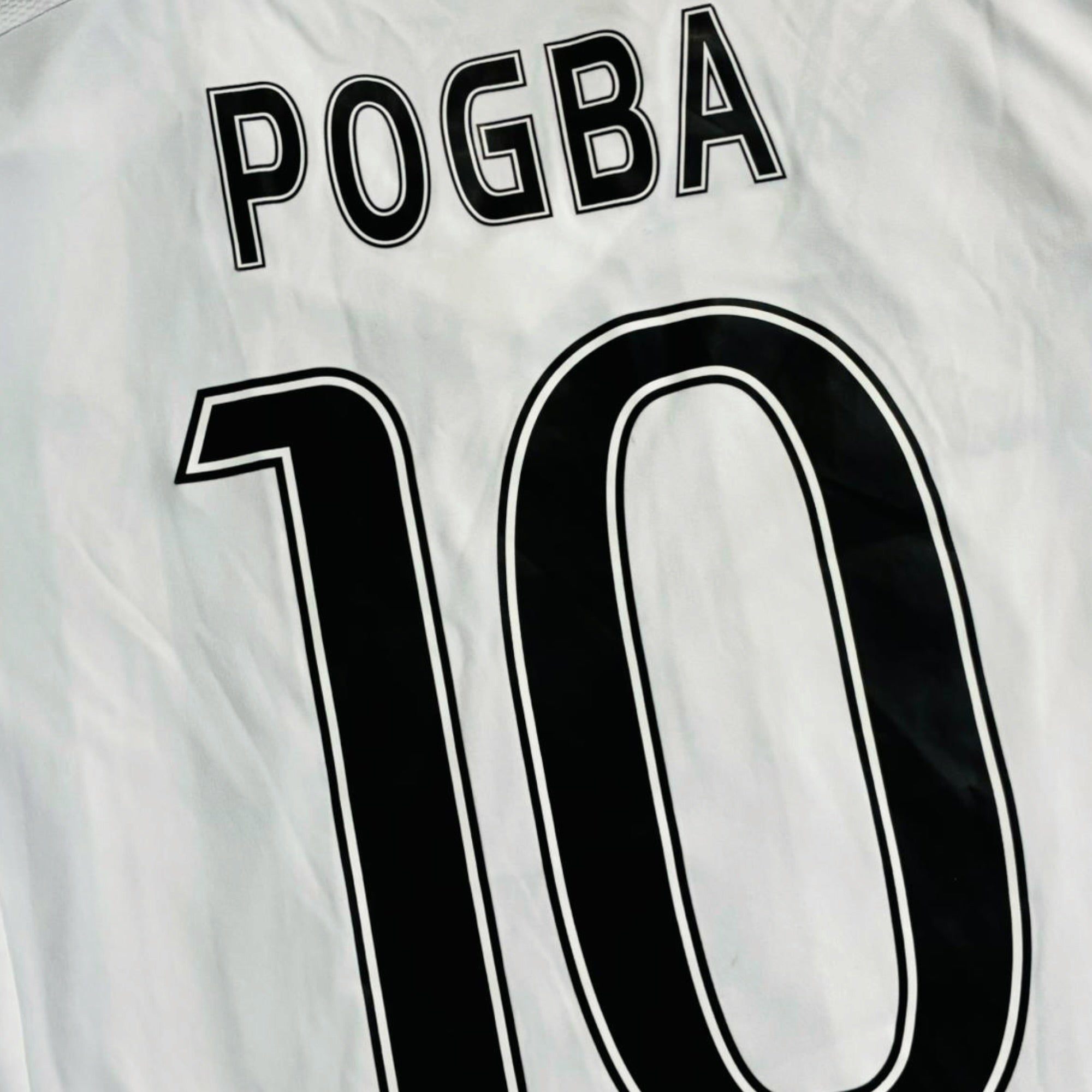 Juventus FC 2015/16 Home - Pogba 10 *NEW* (Medium)