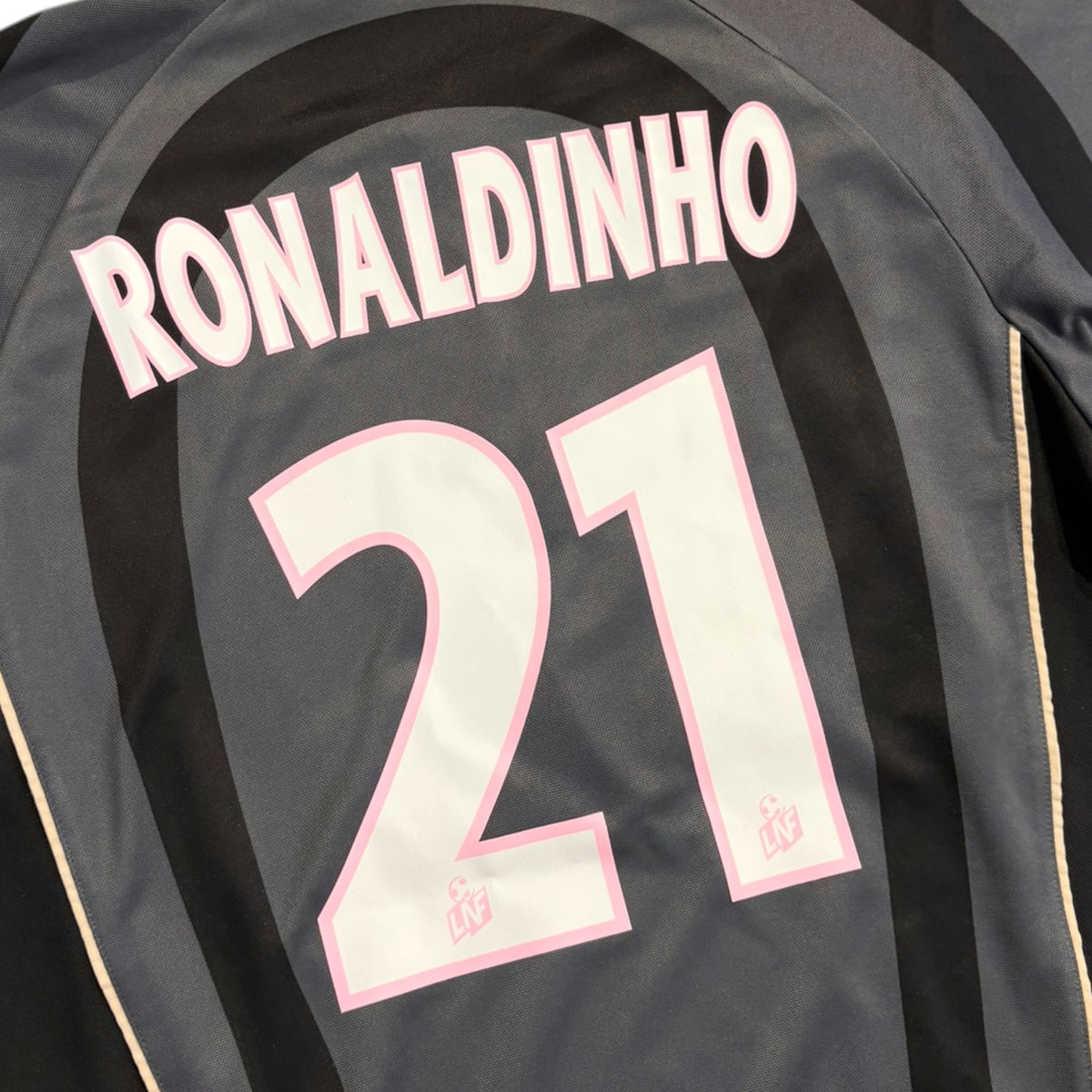 PSG 2001/02 3rd - Ronaldinho 21 (Large) - KITLAUNCH