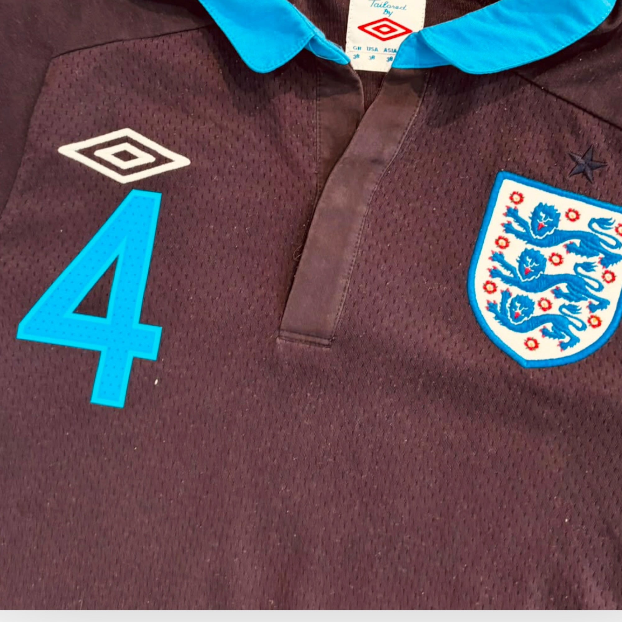 England 2012 Away - Gerrard 4 (Small)