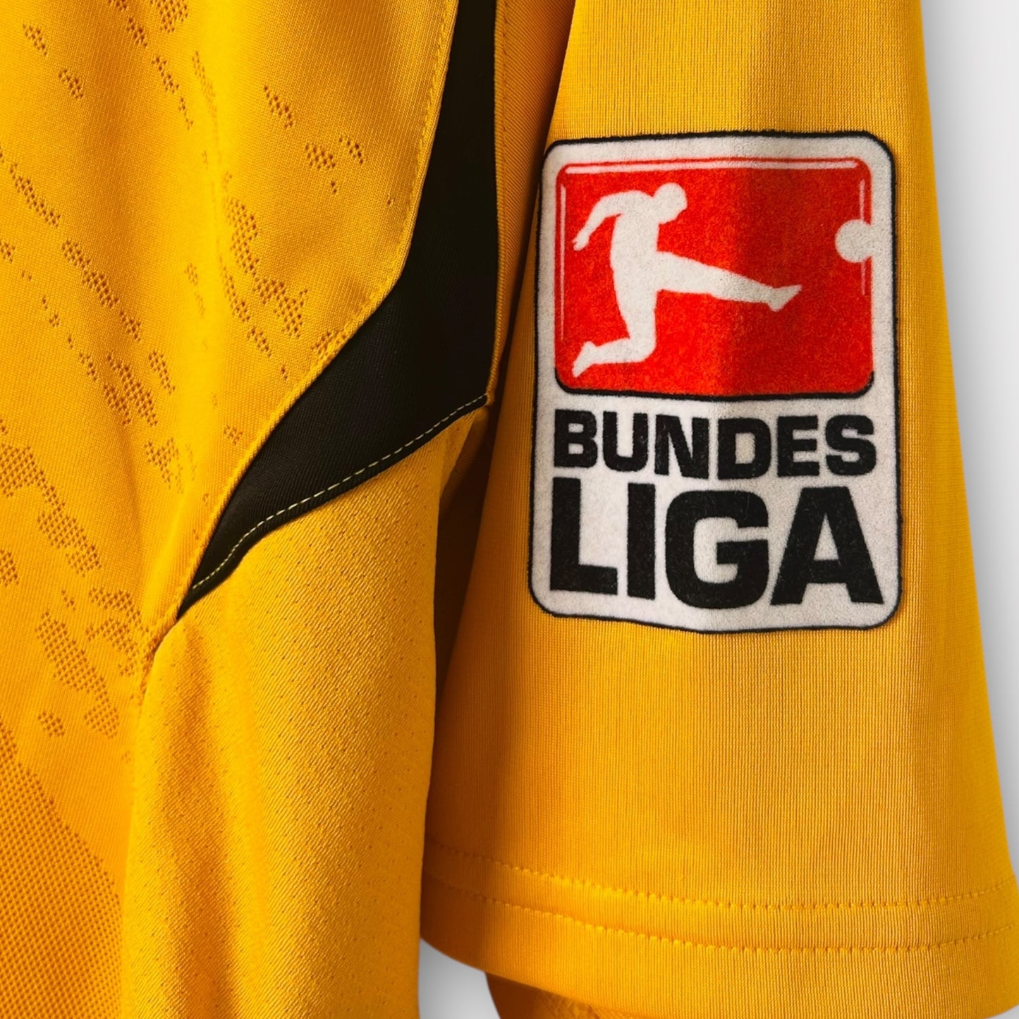 Borussia Dortmund 2007/08 Training Issue - Tinga (Large)