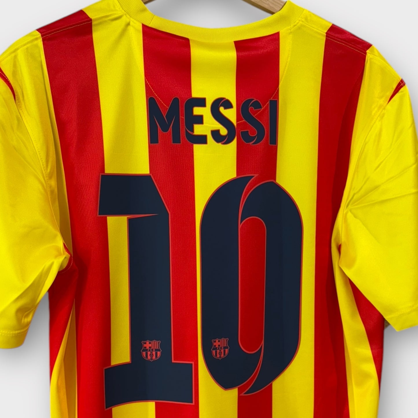 FC Barcelona 2013/14 Away Senyera -  Messi 10 (Multiple Sizes)