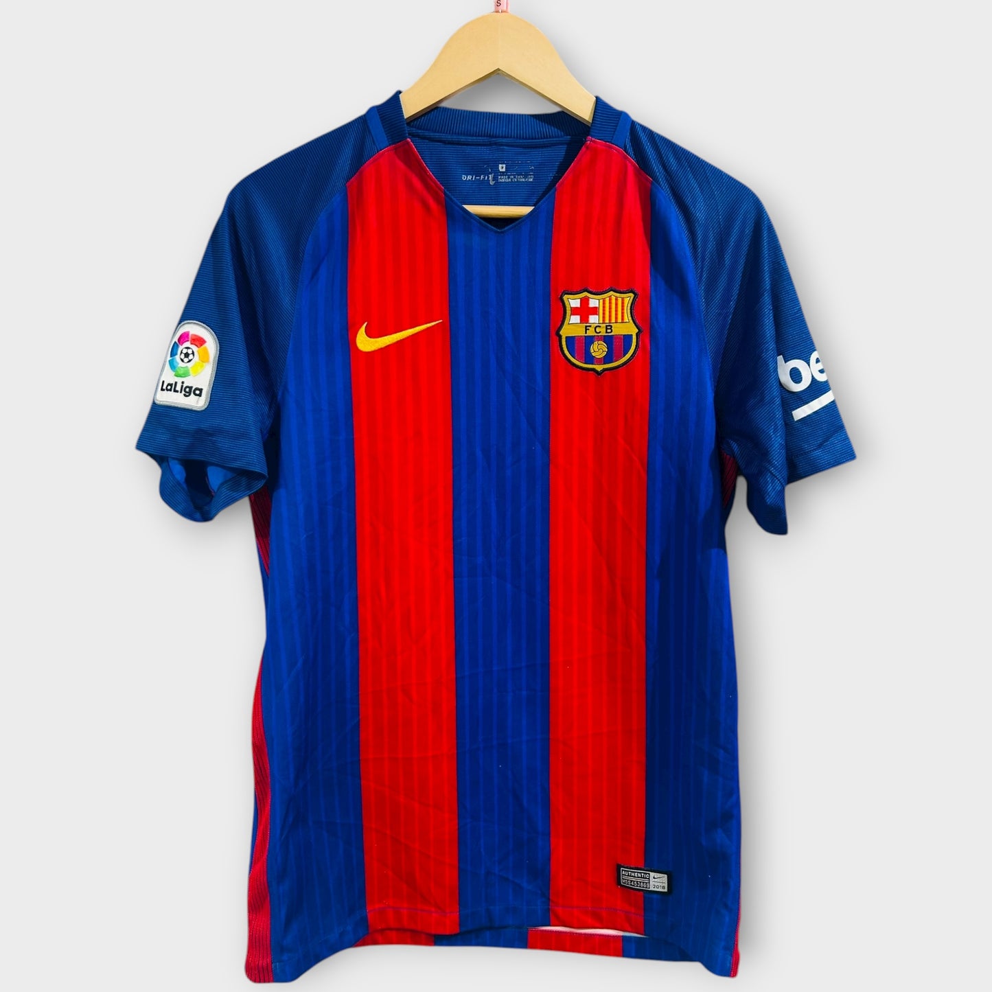 FC Barcelona 2016/17 Home - Suárez 9 (Small)