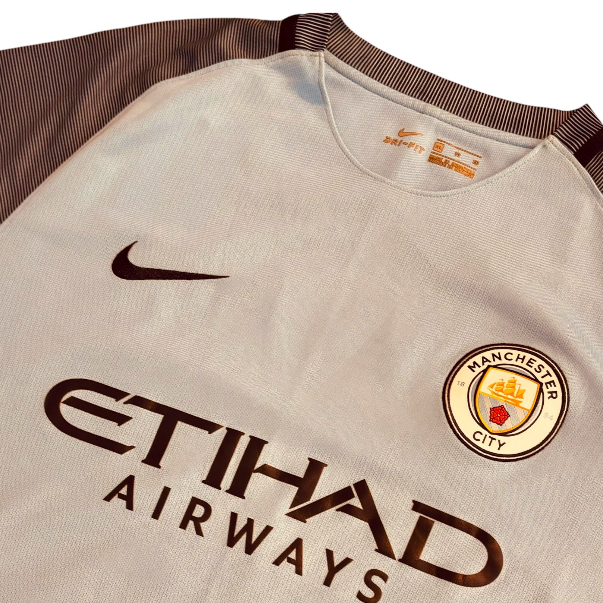 Manchester City 2016/17 Home - Fernandinho 25 (XL)