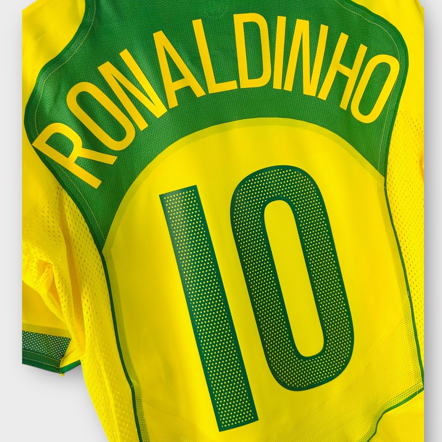 Brazil 2004 Home T90 Re-edition - Ronaldinho 10 (Medium)
