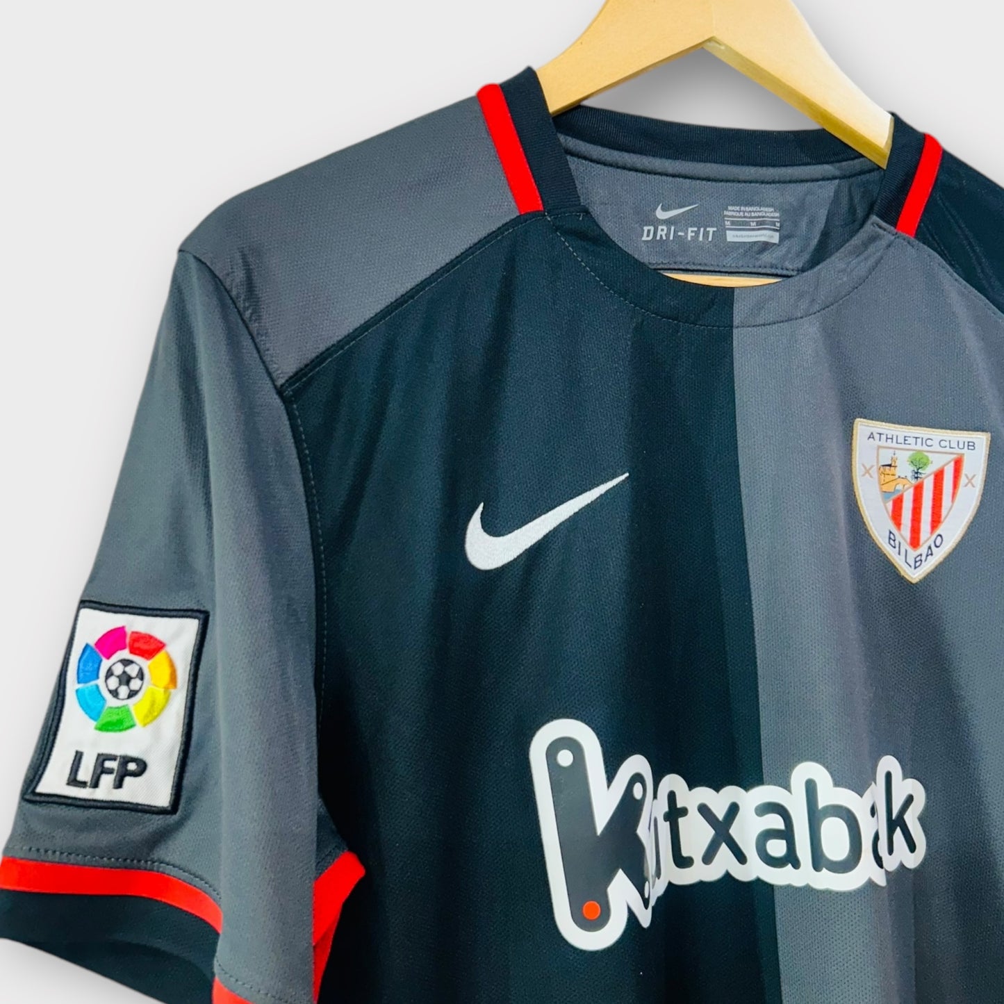 Athletic Club Bilbao 2015/16 Away Shirt (Medium)