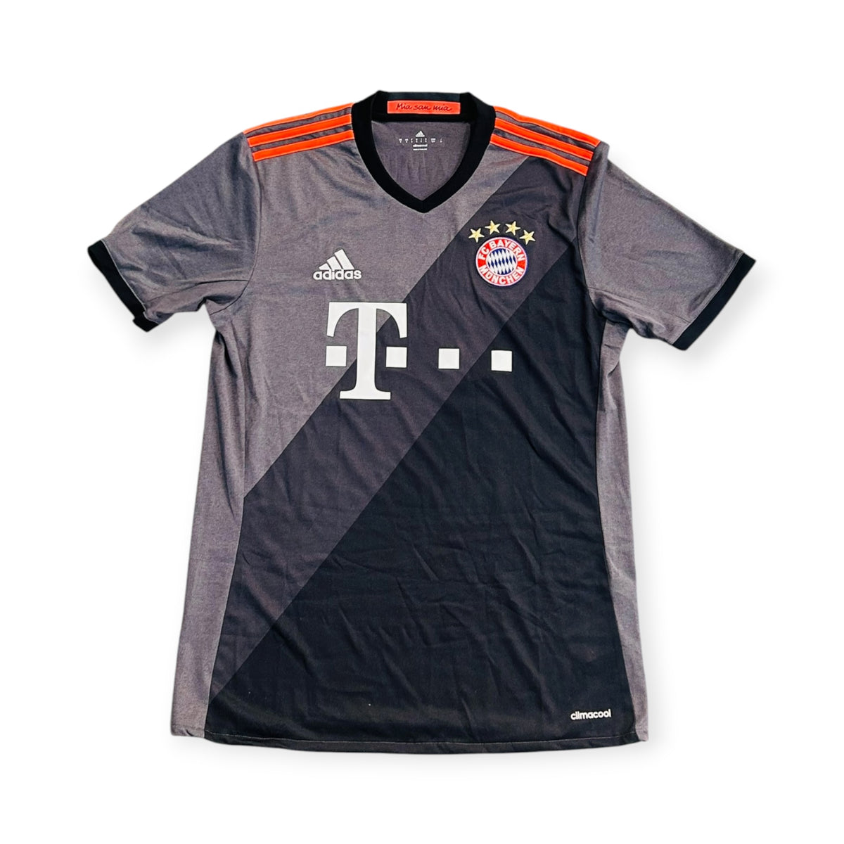 Bayern Munich 2016/17 Away - Alonso 14 - KITLAUNCH