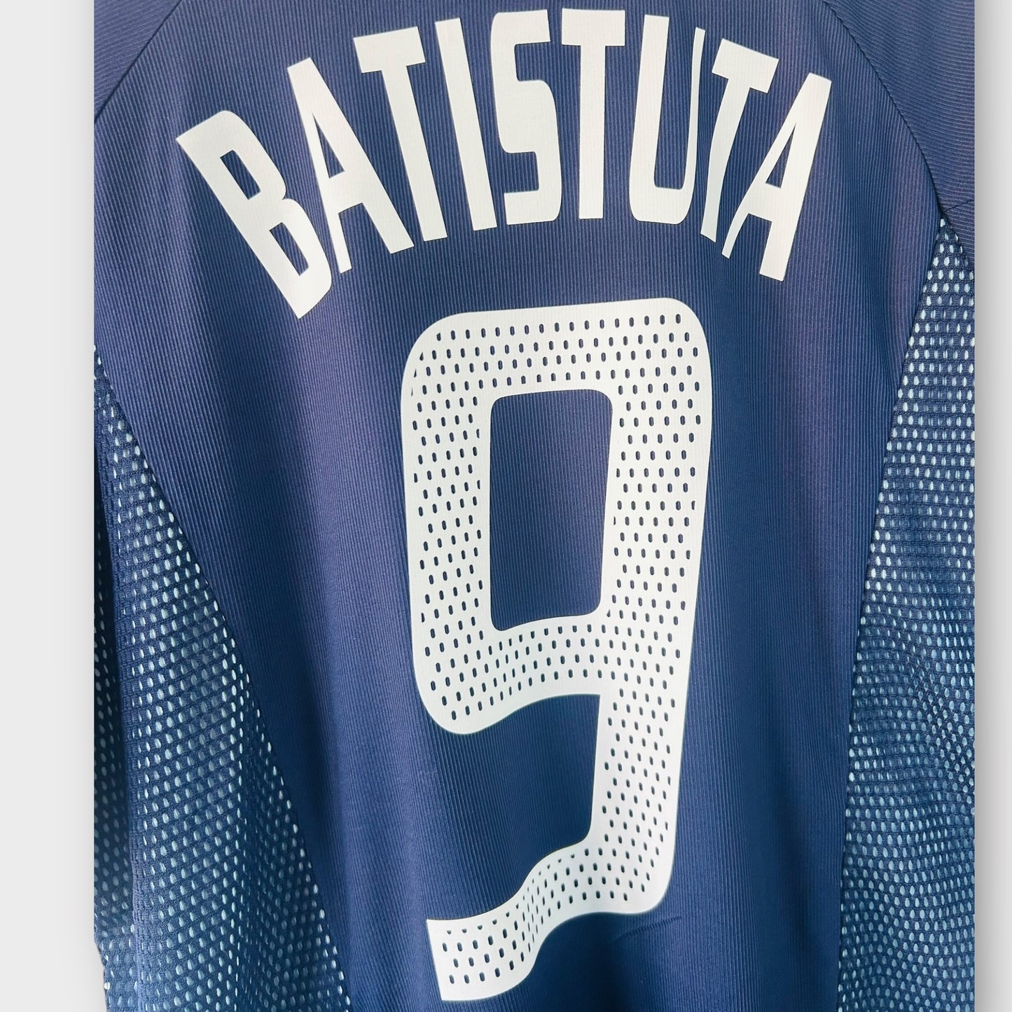 Argentina 2002 Away - Batistuta 9 (Medium)
