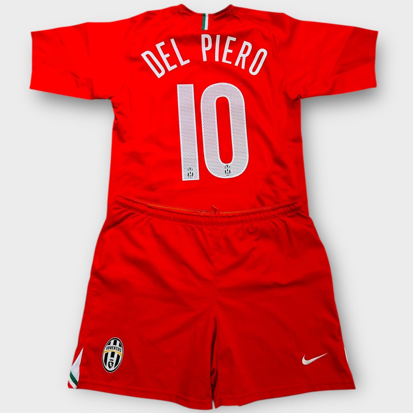 Juventus FC 2005/06 Away - Del Piero 10 (Small) + Shorts (Medium)
