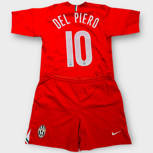 Juventus FC 2005/06 Away - Del Piero 10 (Small) + Shorts (Medium)