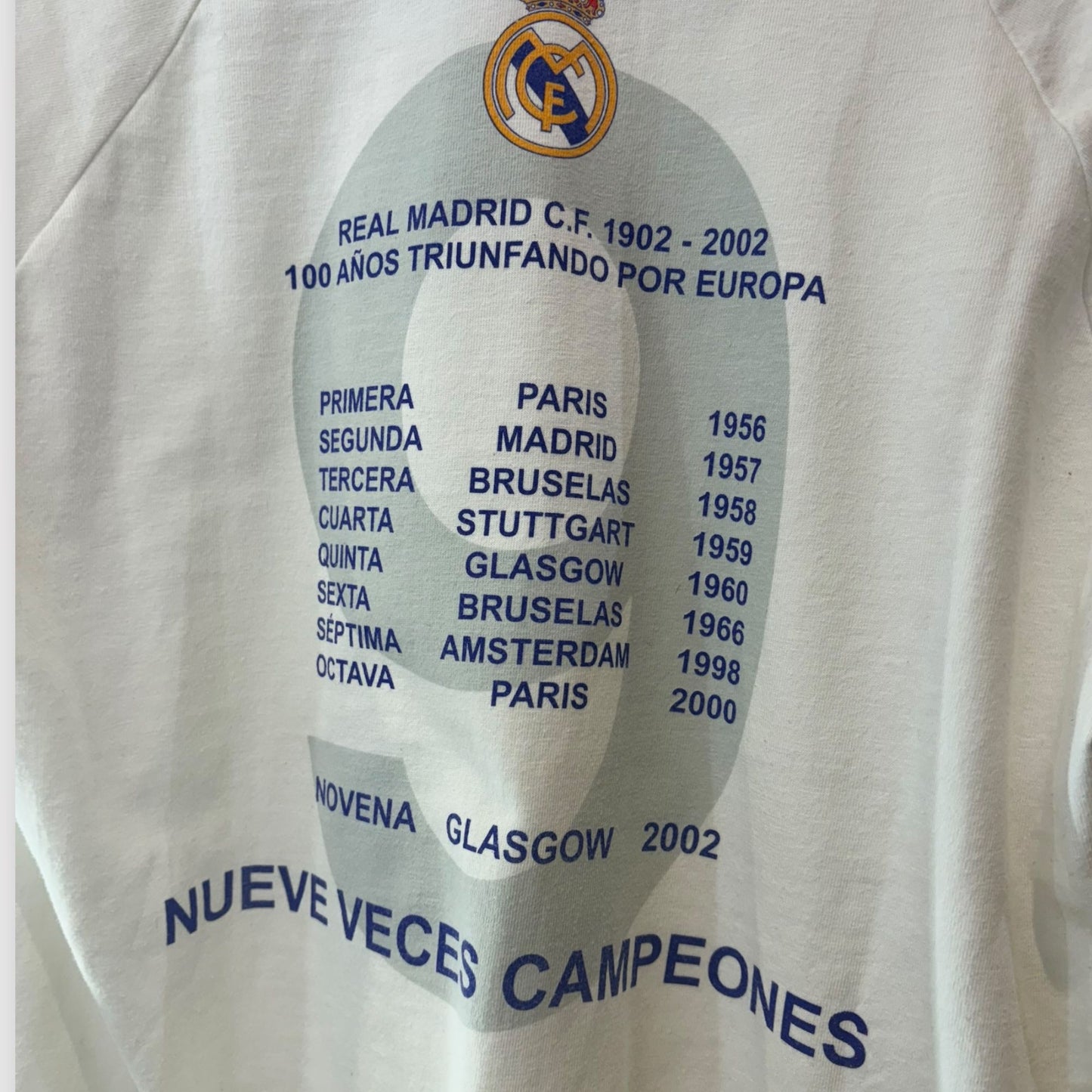 Real Madrid 2002 '9 Veces Campeones' T-shirt (Medium)