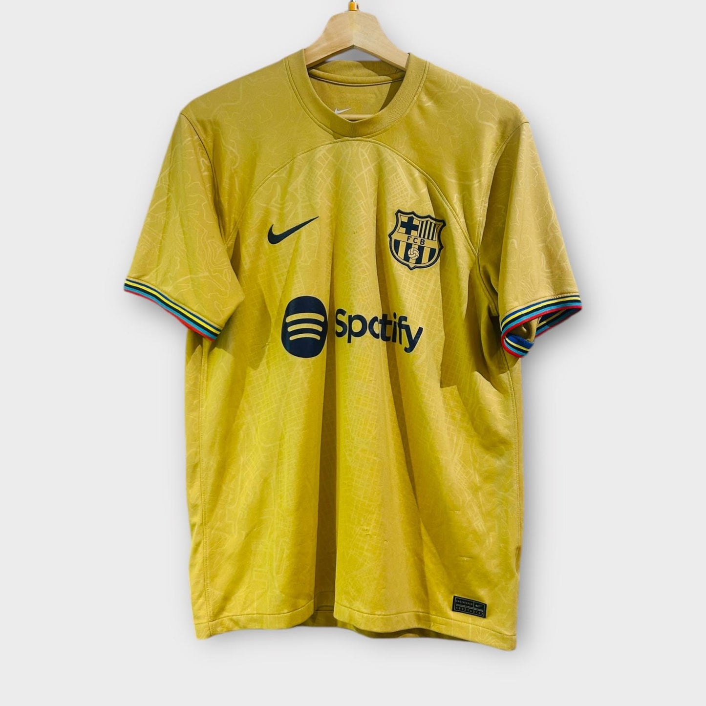 FC Barcelona 2022/23 Away - Pedri 8 (Medium)