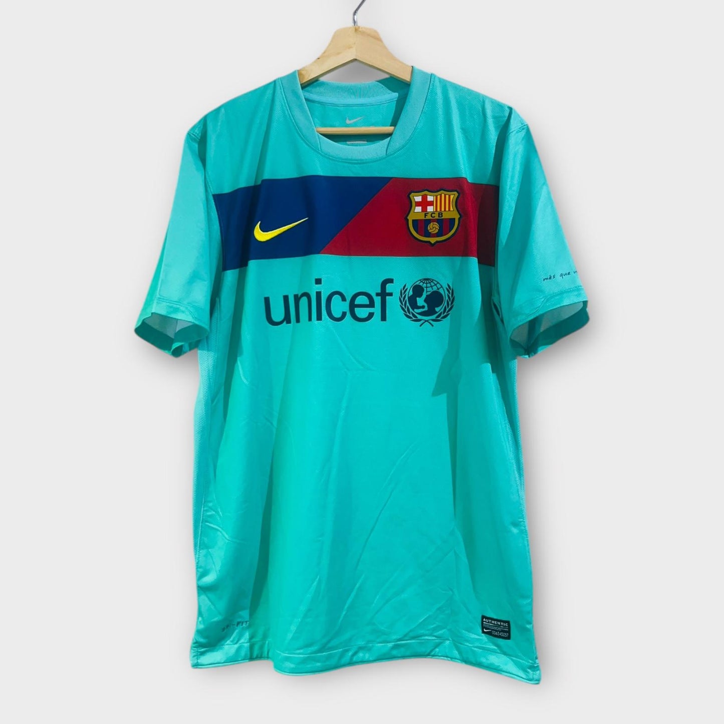 FC Barcelona 2010/11 Away - #23 (La Masia) (Medium)