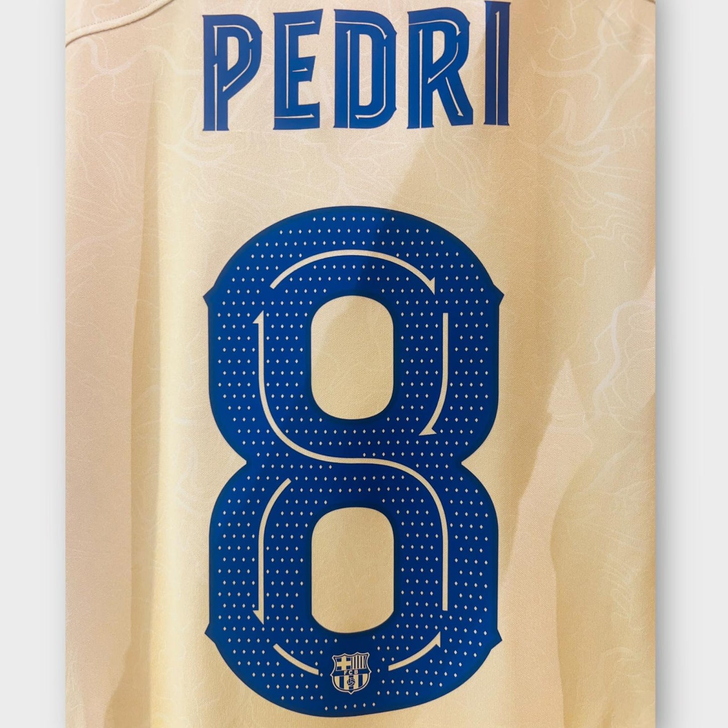 FC Barcelona 2022/23 Away - Pedri 8 (Medium)