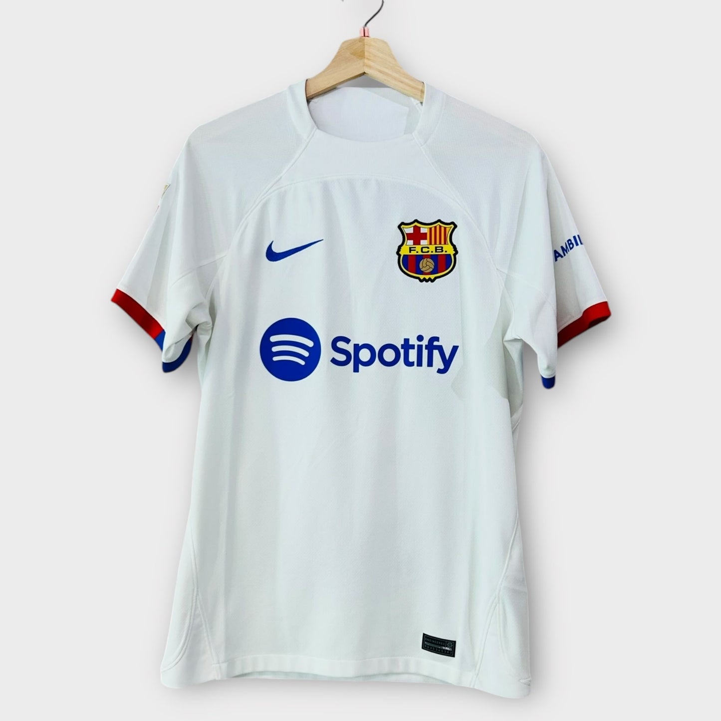 FC Barcelona 2023/24 Away - Lewandowski 9 (Small)