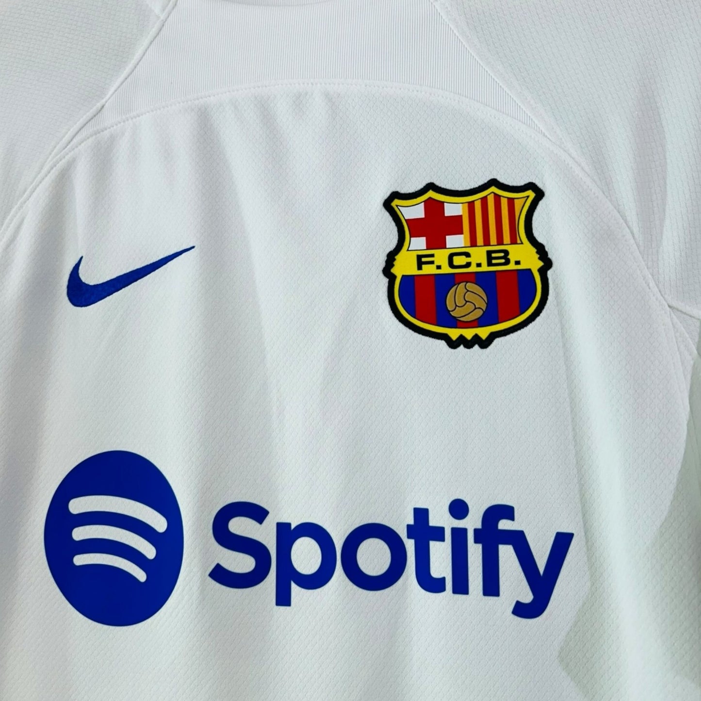 FC Barcelona 2023/24 Away - Lewandowski 9 (Small)