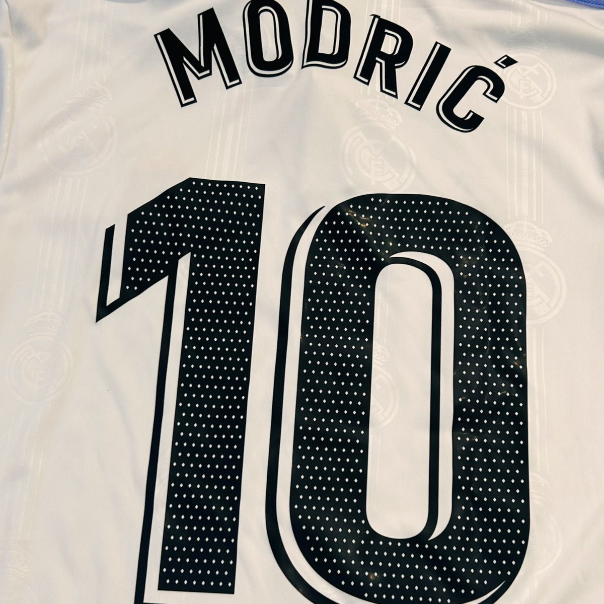 Real Madrid 2022/23 Home - Modrić 10 (Medium) - KITLAUNCH