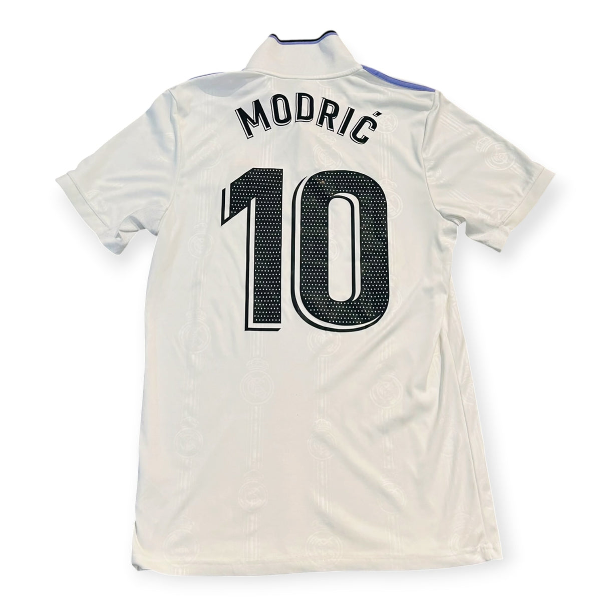 Real Madrid 2022/23 Home - Modrić 10 (Medium) - KITLAUNCH