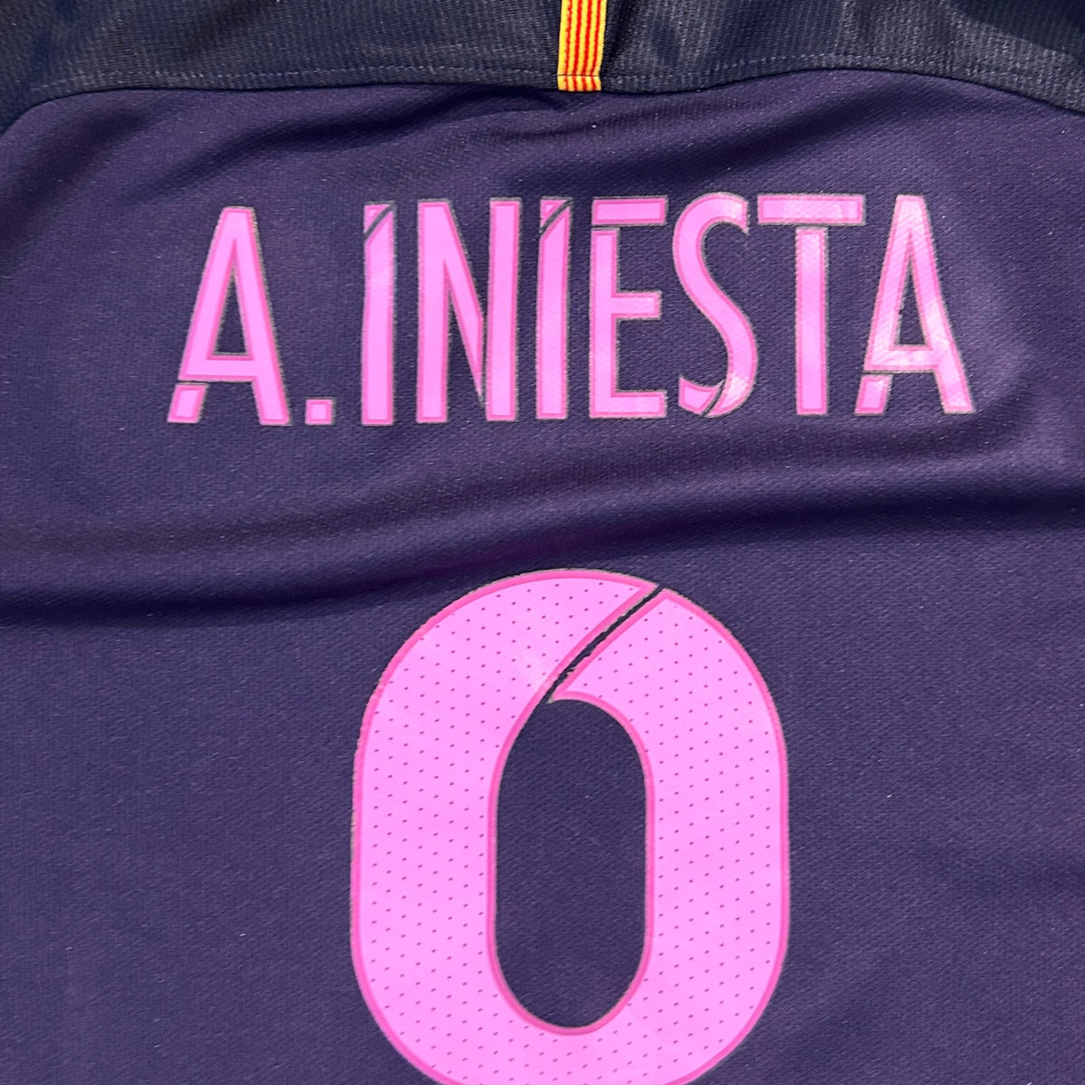 FC Barcelona 2016/17 Away - Iniesta 8 (Medium) - KITLAUNCH